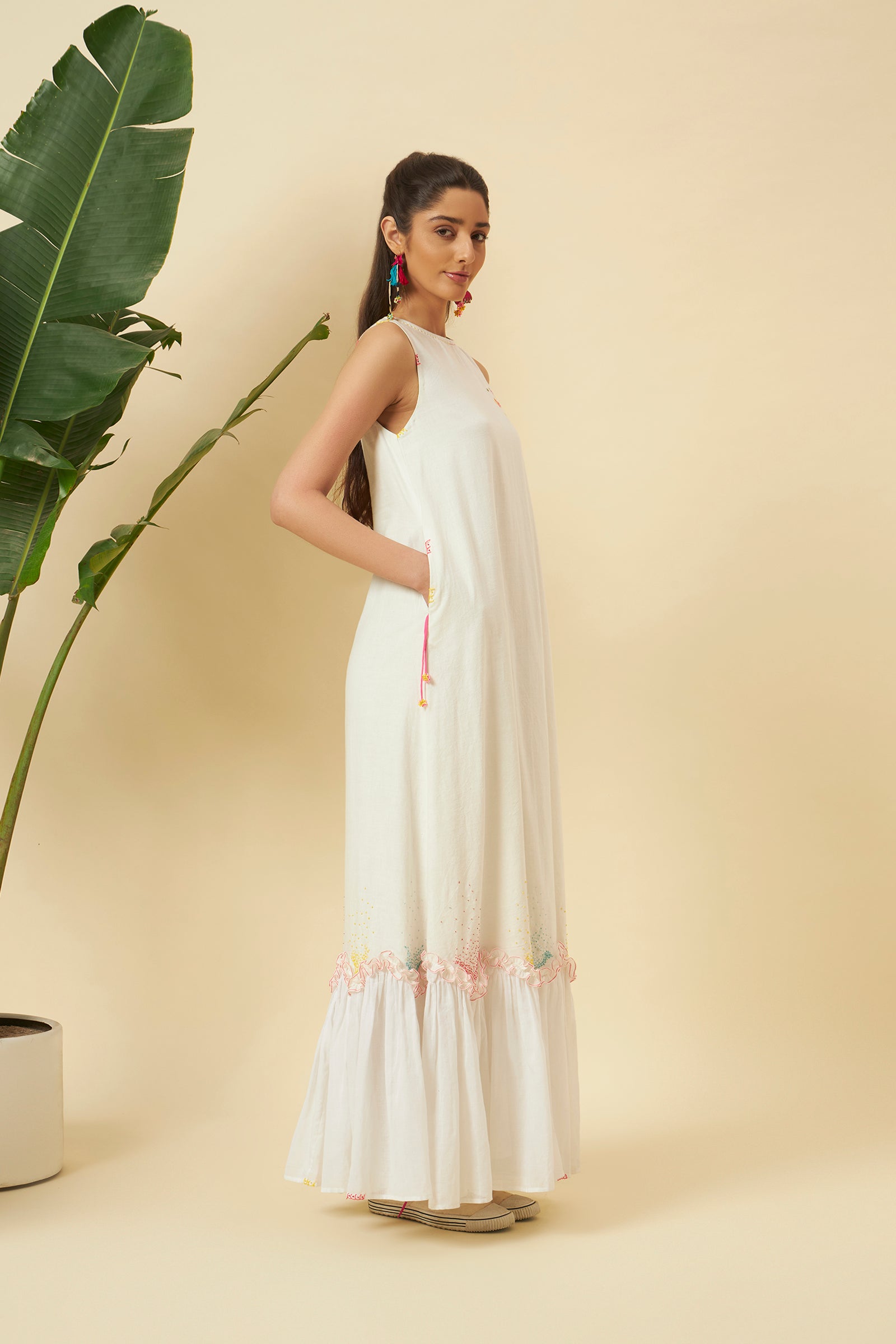 IVORY SLEEVELESS TIER MAXI DRESS