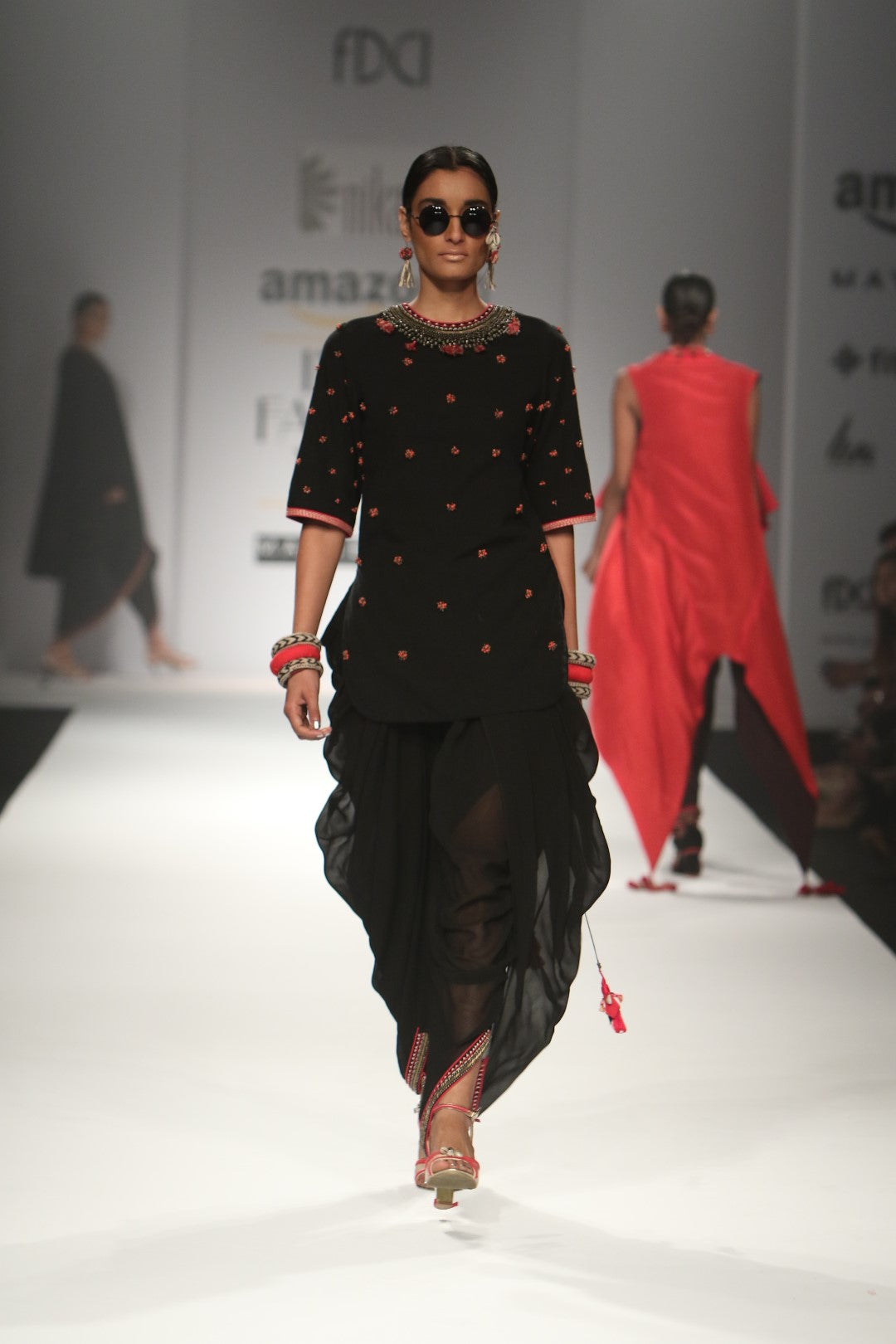 Backless peppercorn embroidered kurta with jodhpuri pants