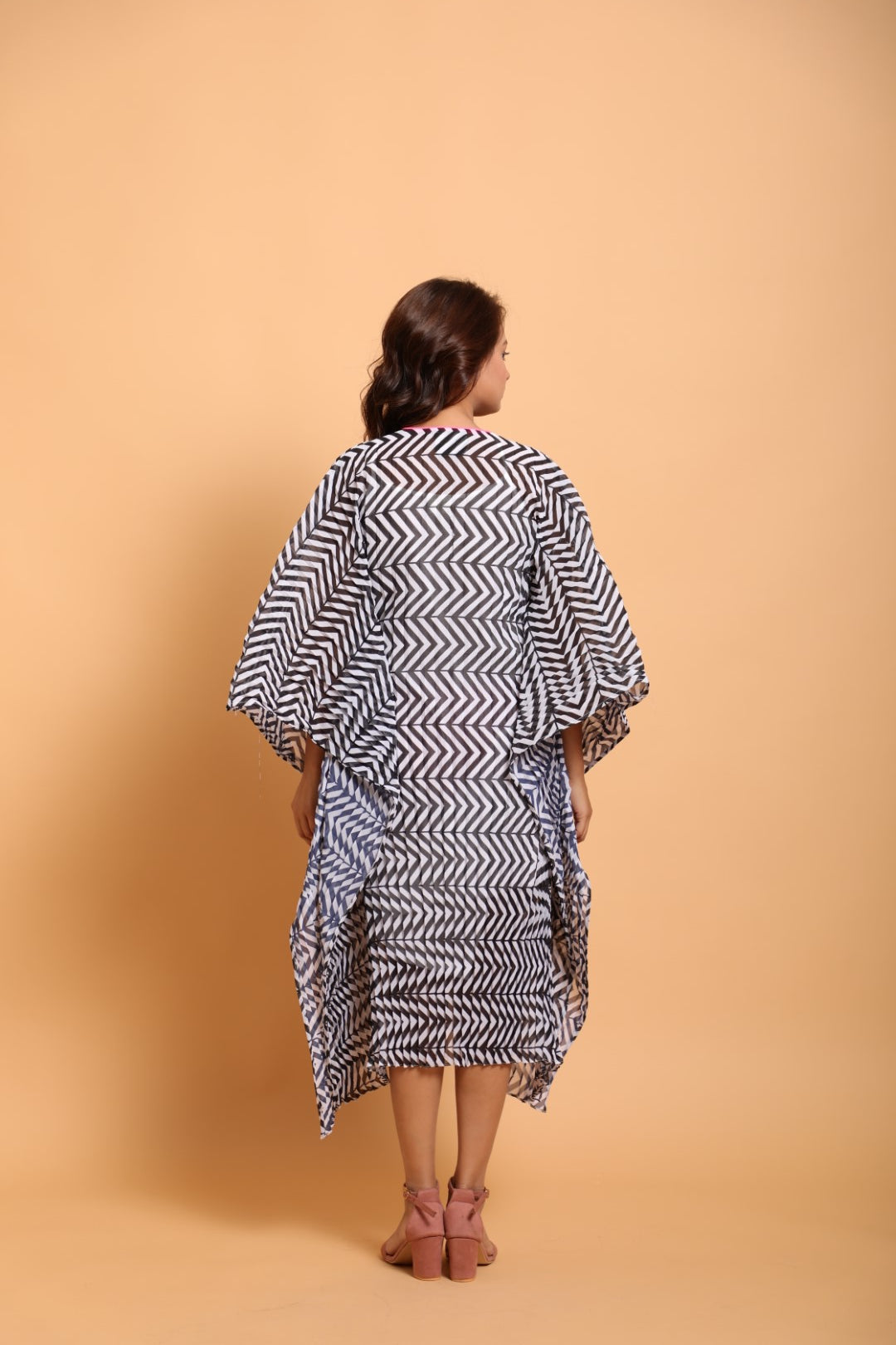 Black white leheriya floral embroidered kaftan