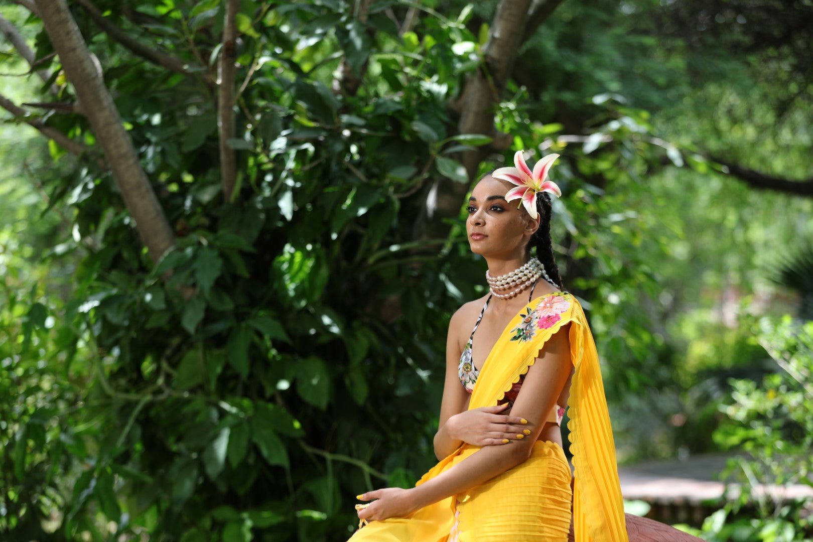 Yellow pre-pleated ggt saree with pleated palla and printed unstitched blouse fabric