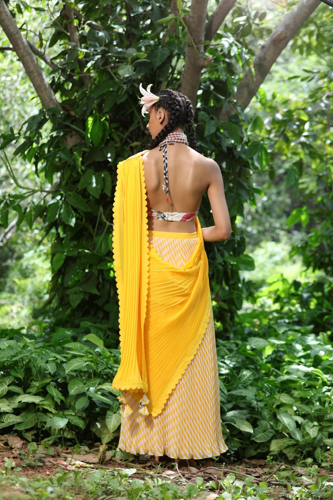 Yellow pre-pleated ggt saree with pleated palla and printed unstitched blouse fabric