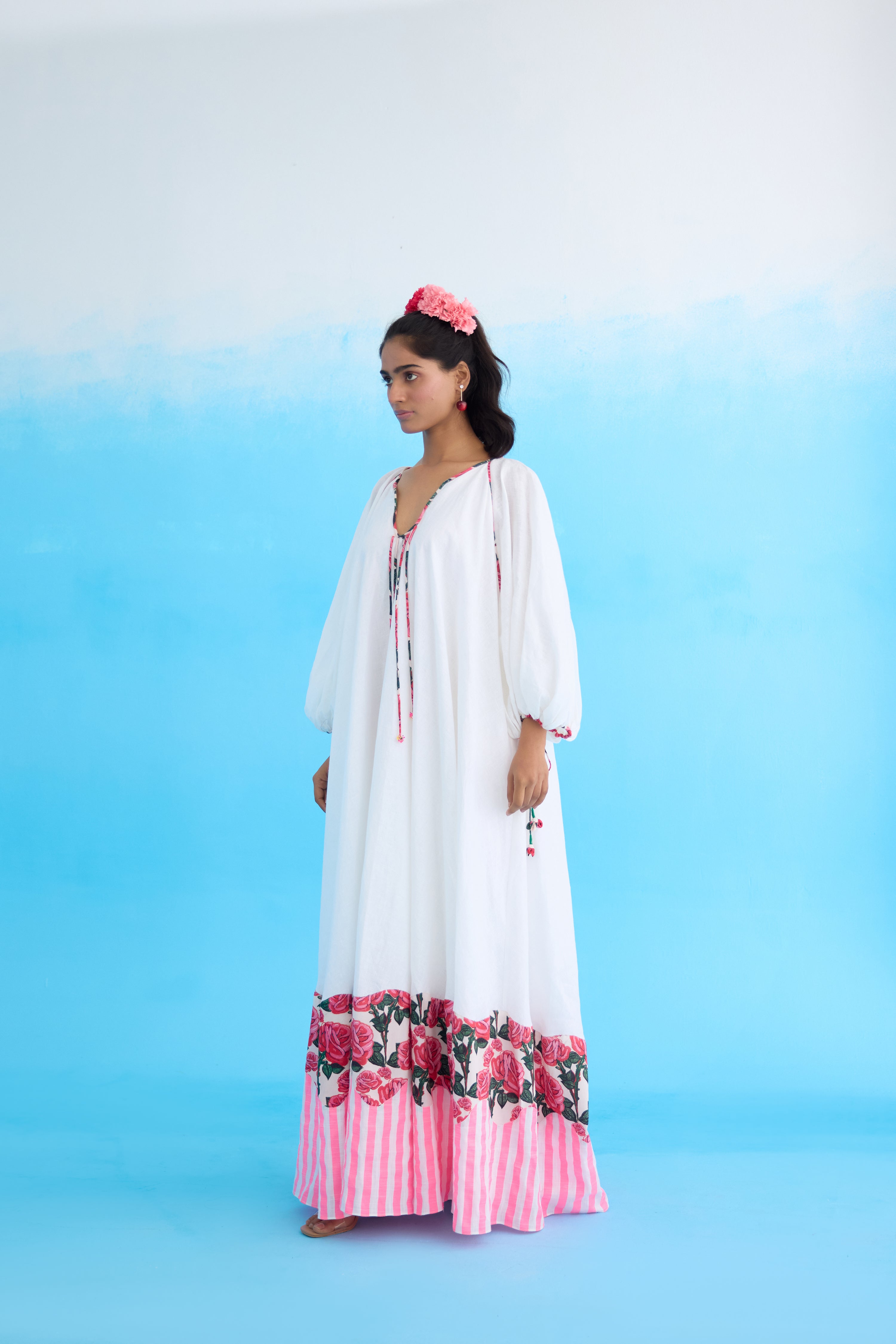 Whitebubble sleeves maxi dress