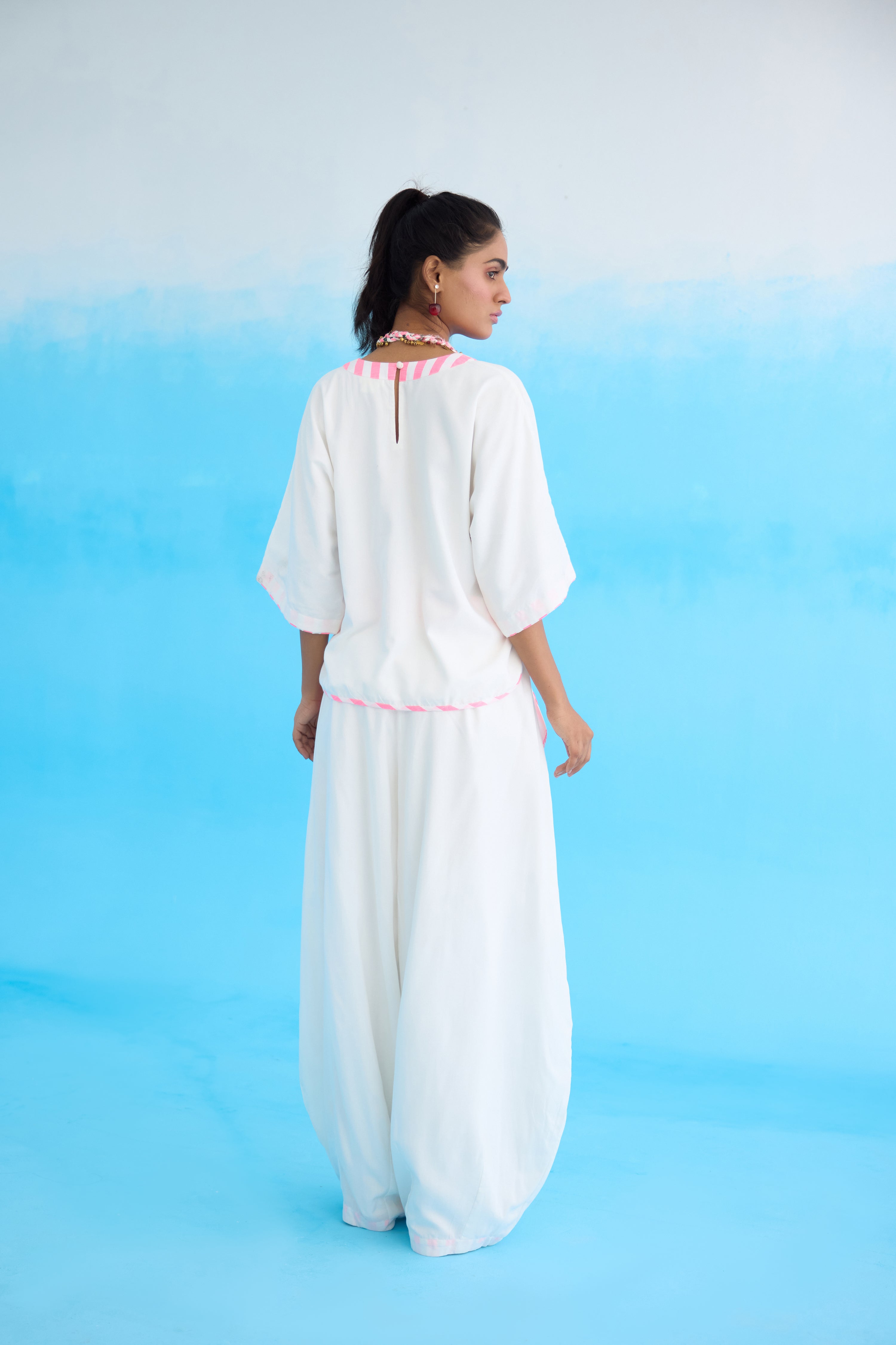 White candy stripes baggy pants
