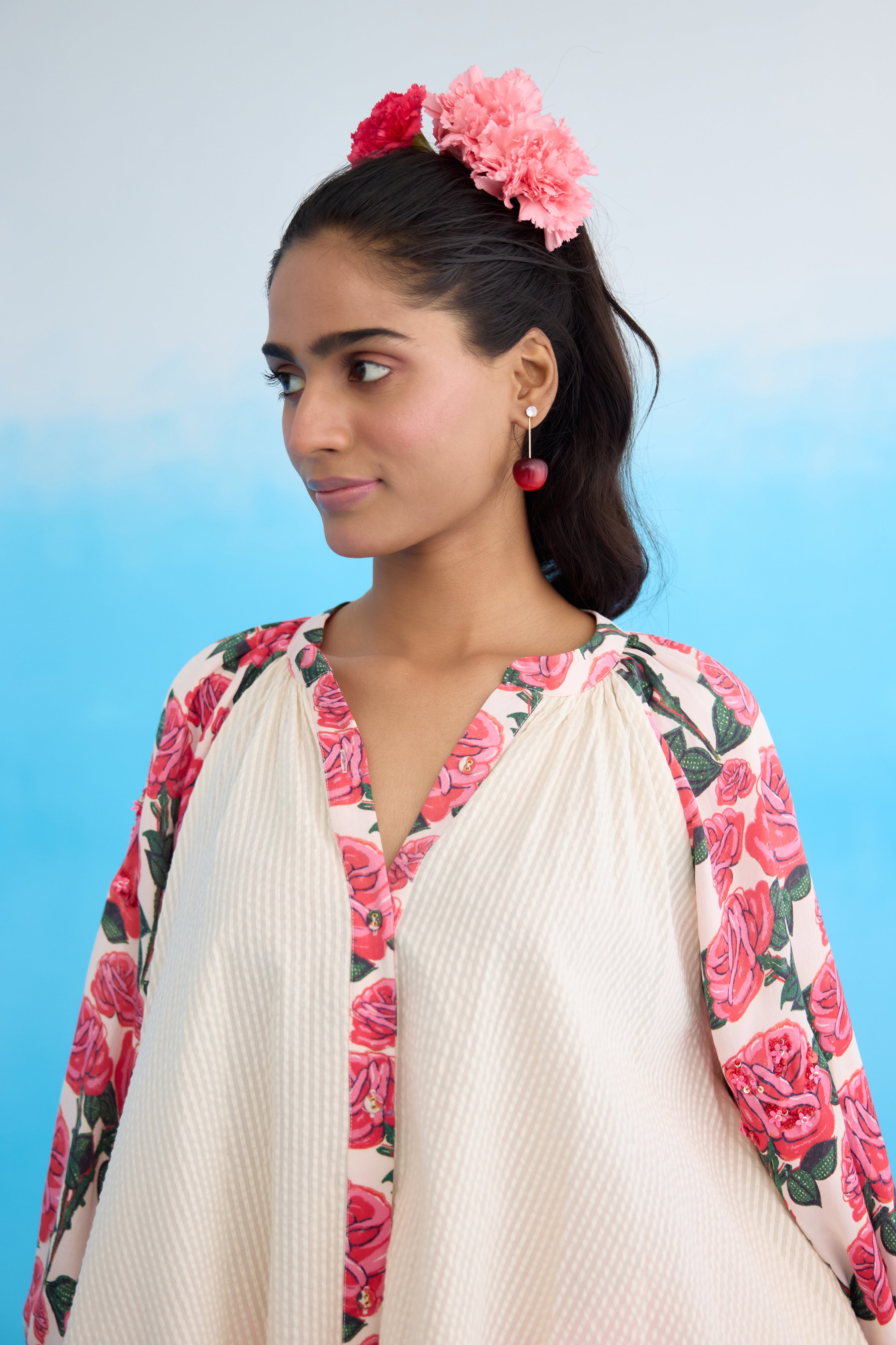Cream bubble sleeves raglan shirt