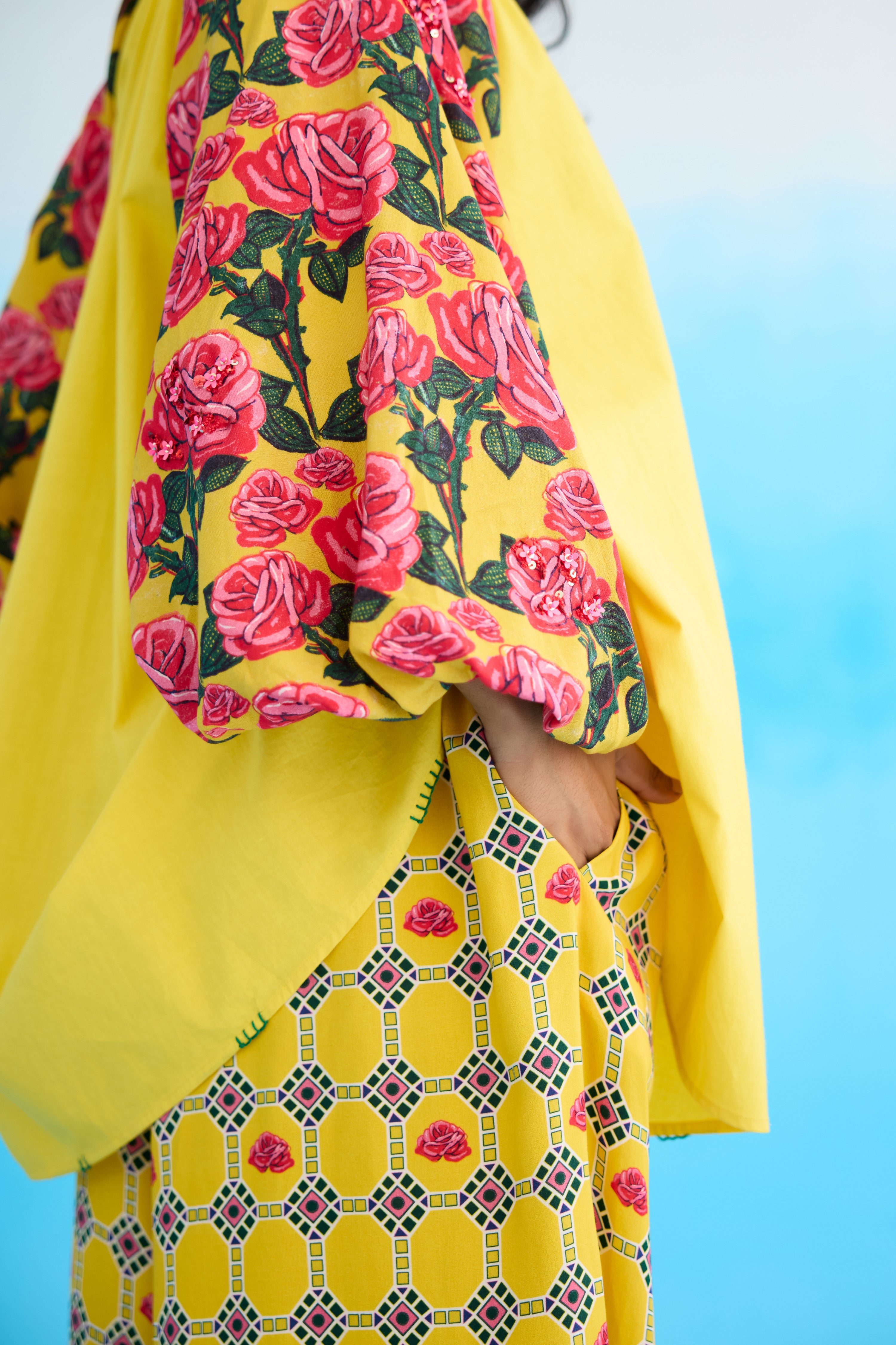 Yellow bubble sleeves raglan shirt