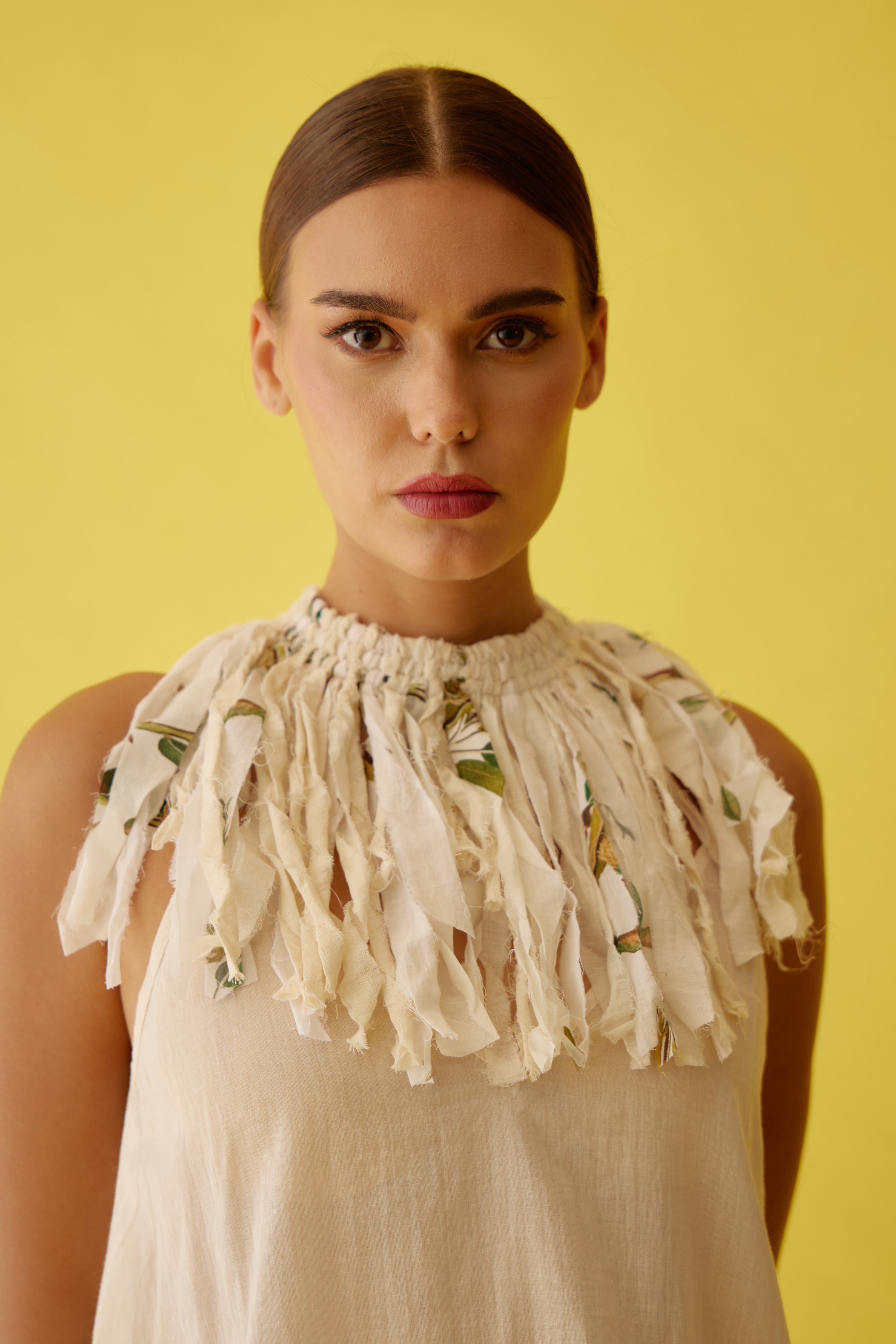 Cream recycled banana tree print fringes necklace