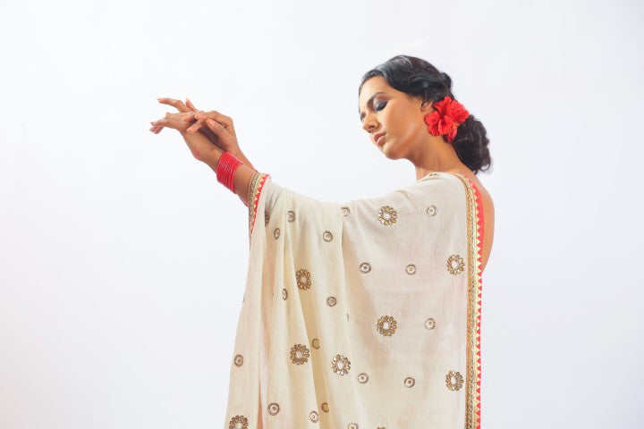 IVORY HANDWOVEN JAMDANI SAREE PAIRED WITH SINDOORI RED RAW SILK BRALETTE.