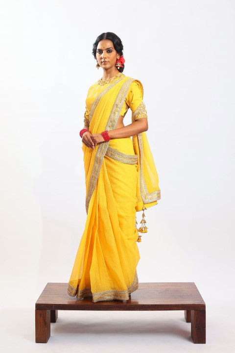 PITAMBARI YELLOW KOTA DORIA SAREE PAIRED WITH MATCHING SIGNATURE MUGHAL BUTA PRINT BLOUSE.