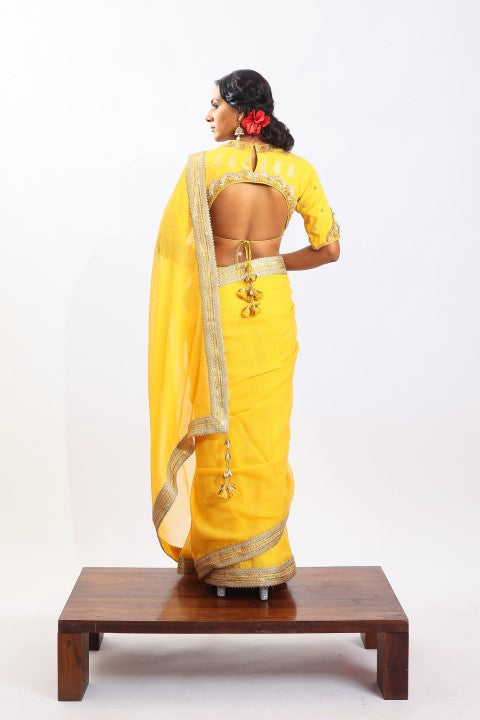 PITAMBARI YELLOW KOTA DORIA SAREE PAIRED WITH MATCHING SIGNATURE MUGHAL BUTA PRINT BLOUSE.