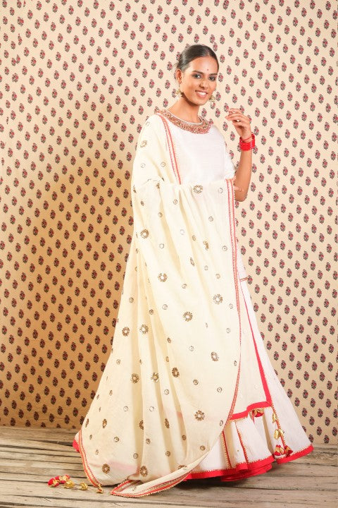 IVORY RAW SILK SHORT KURTA PAIRED WITH HAND CRUSHED COTTON LEHENGA AND IVORY HANDWOVEN JAMDANI DUPATTA.