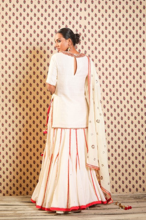 IVORY RAW SILK SHORT KURTA PAIRED WITH HAND CRUSHED COTTON LEHENGA AND IVORY HANDWOVEN JAMDANI DUPATTA.