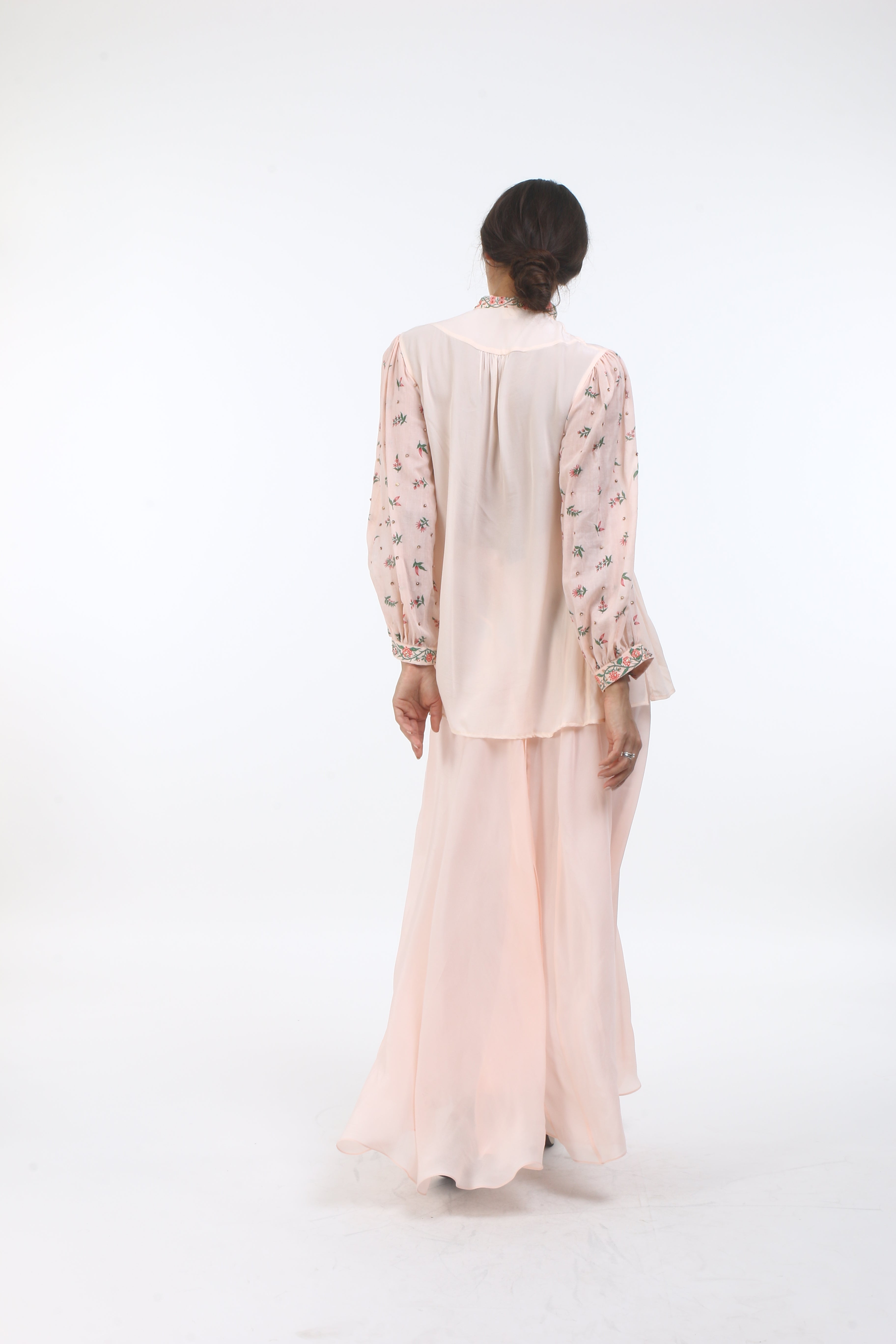 Bloom salmon pink bouquet and Mumtaz bel printed side gathered top in crepe.
