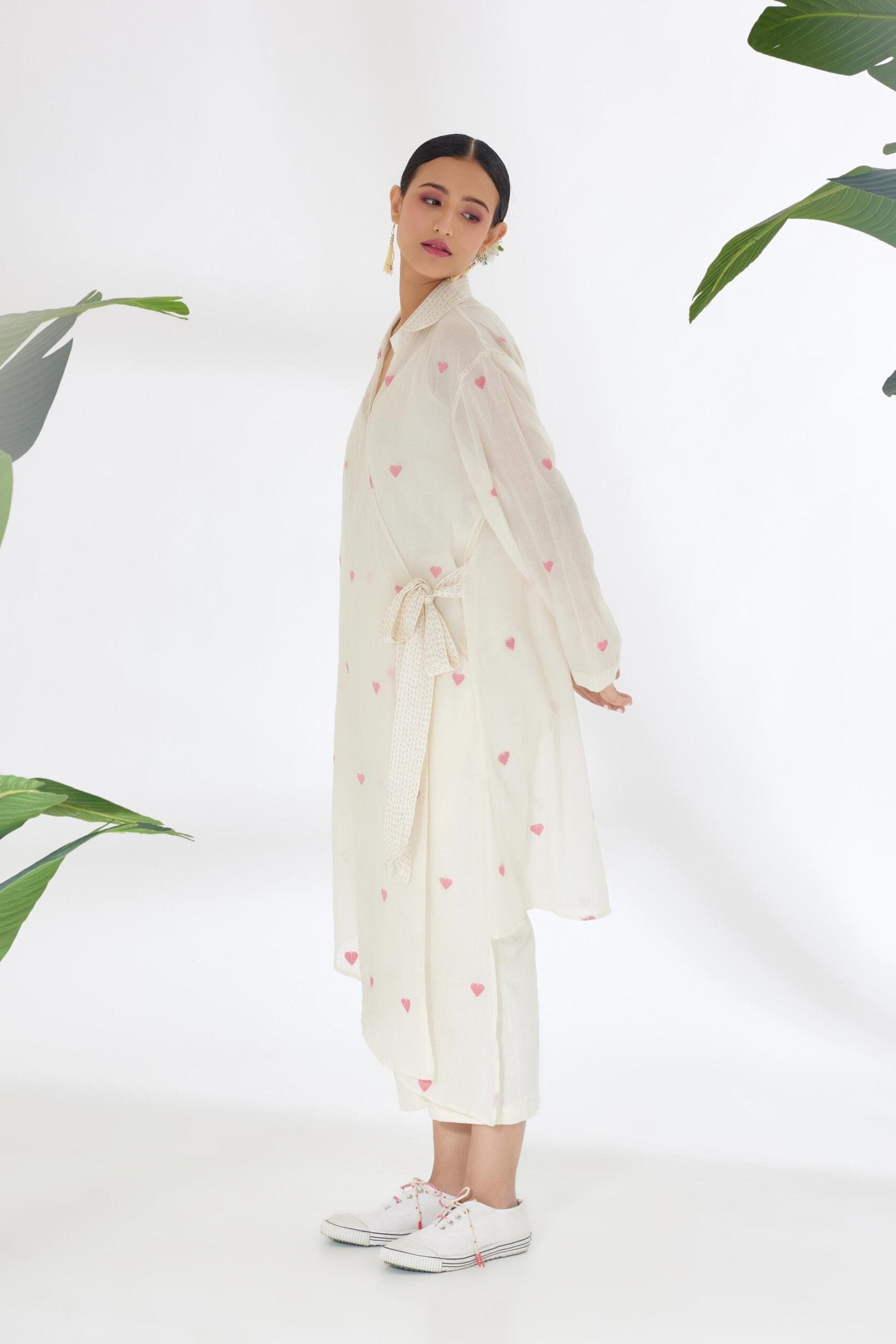 Cream Hand woven Heart Jamdani Wrap Overgarment