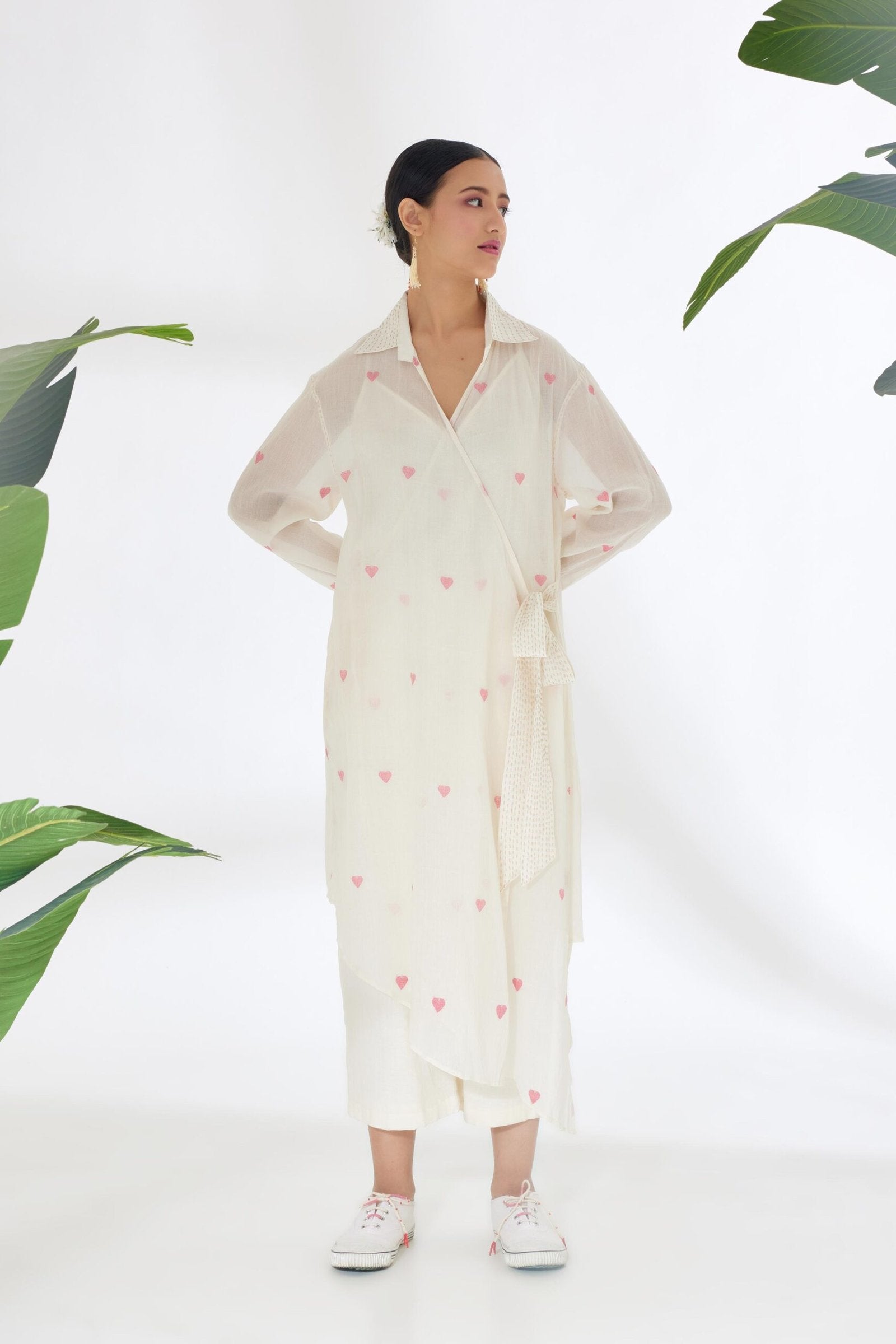 Cream Hand woven Heart Jamdani Wrap Overgarment