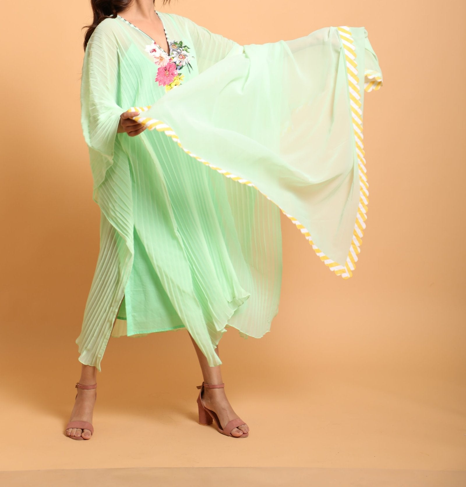 Pista Green ggt scarf with yellow lehariya scallop border