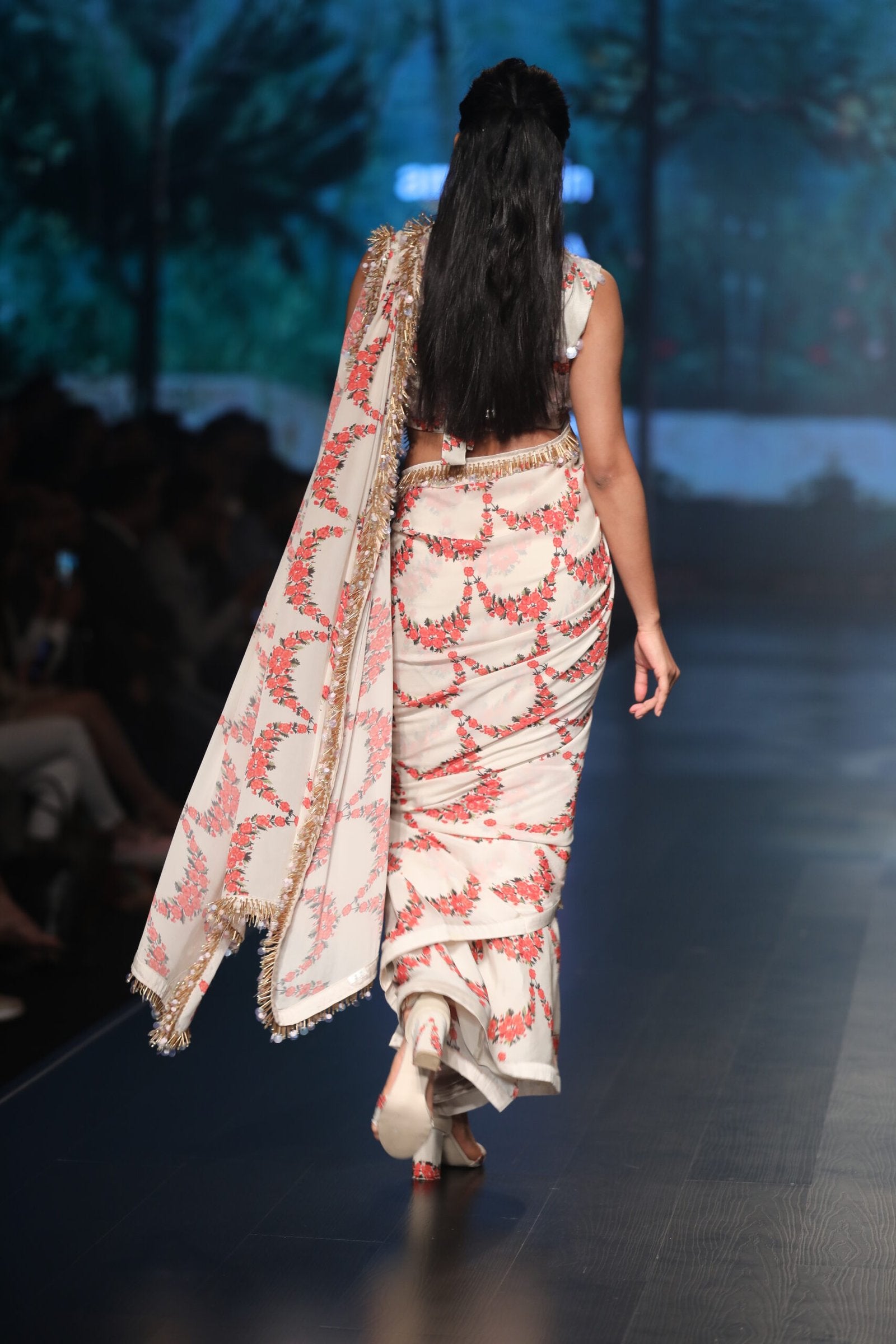 blouse sari with embroidred all over the palla