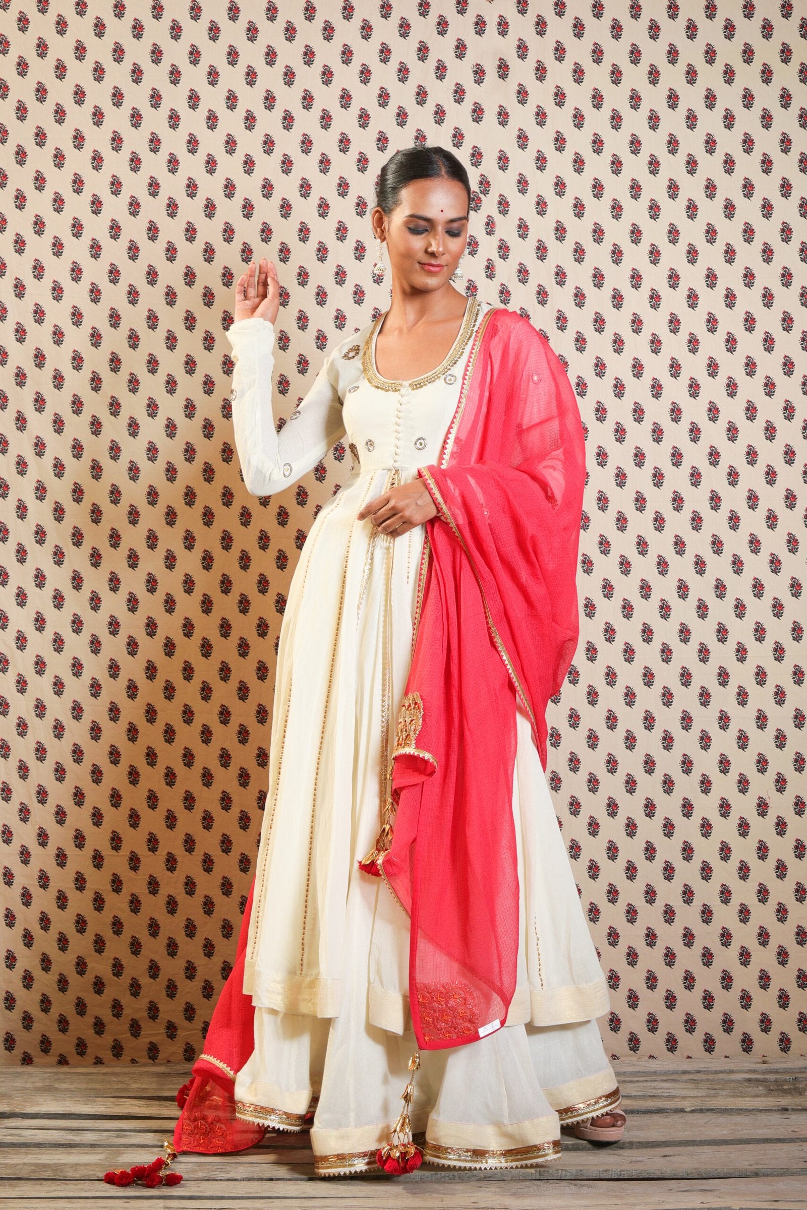 Ivory hand woven jamdani cotton kalidar set with skirt and red dupatta
