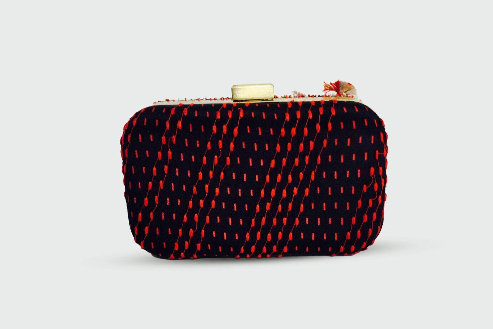 4.5 * 6  Small clutch with chain hanging