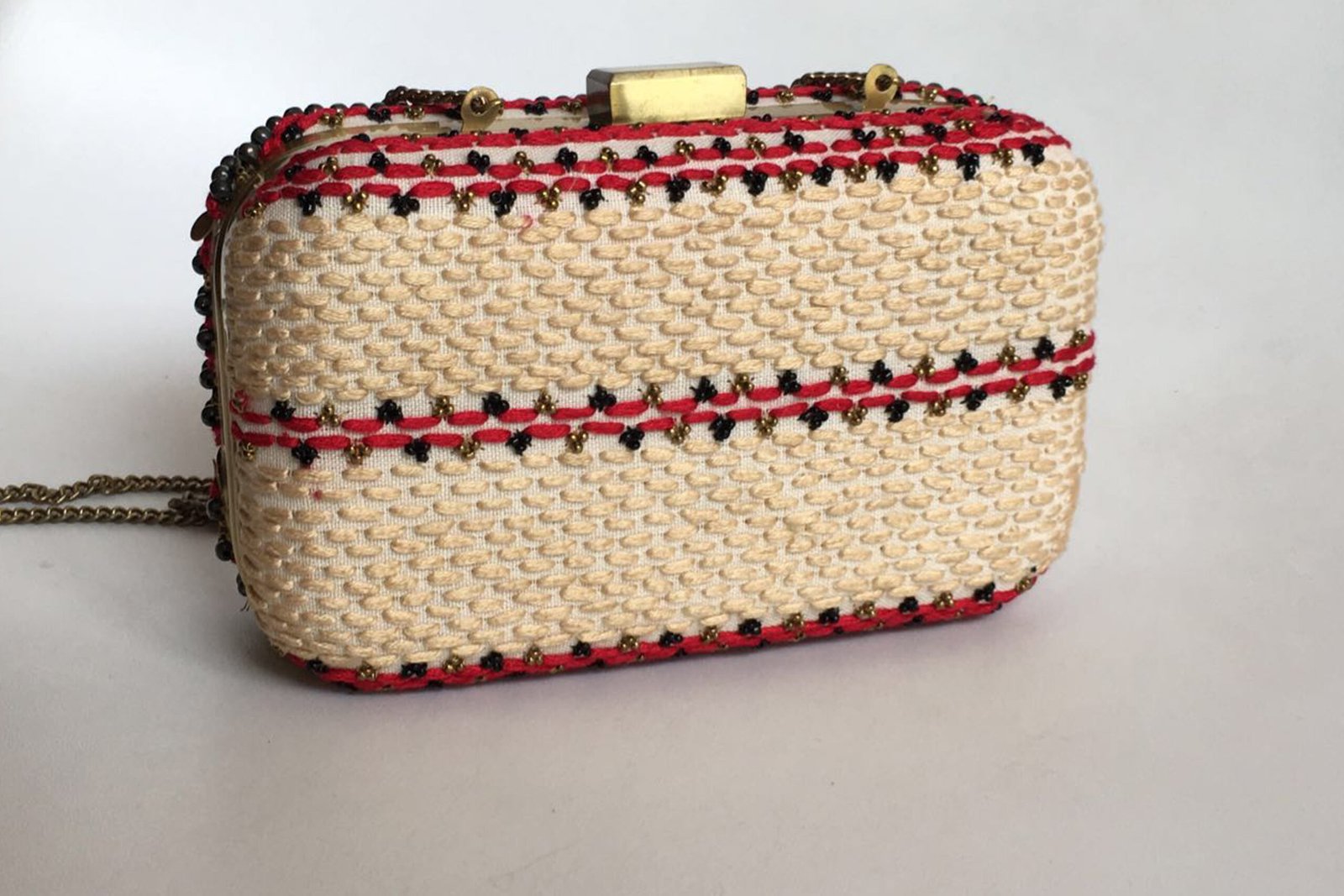 4.5 * 6 Small clutch with chain hanging