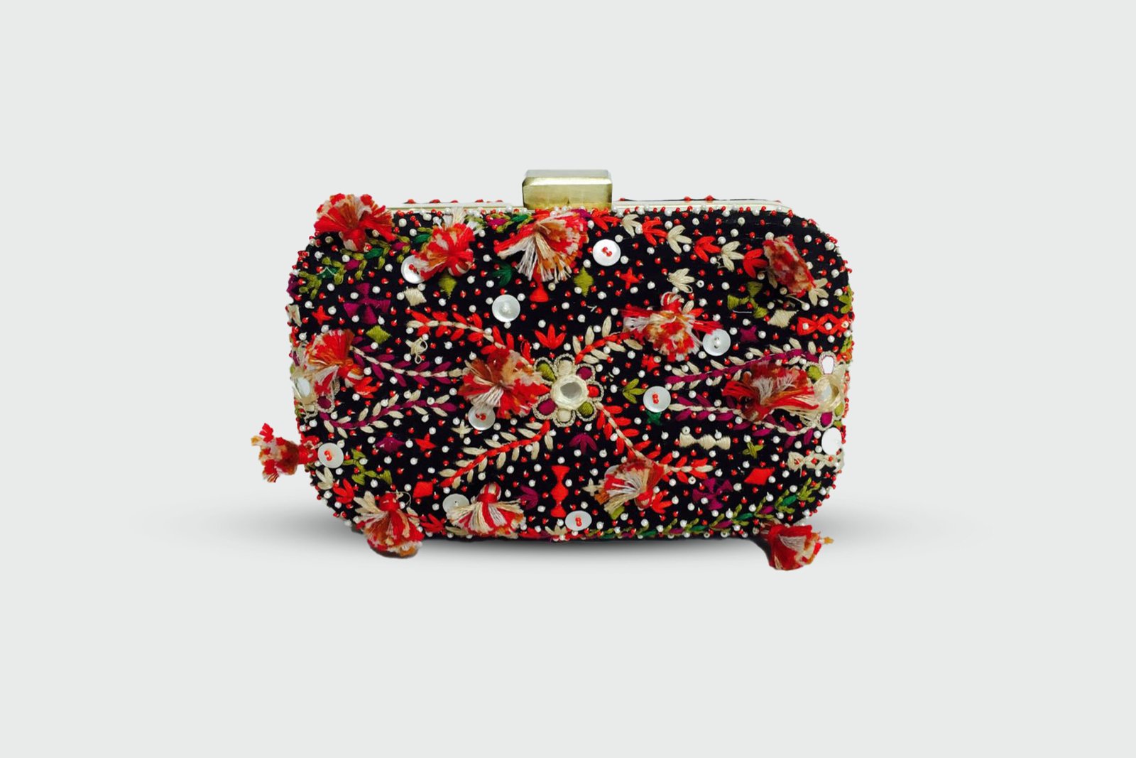 4.5 * 6  Small clutch with chain hanging