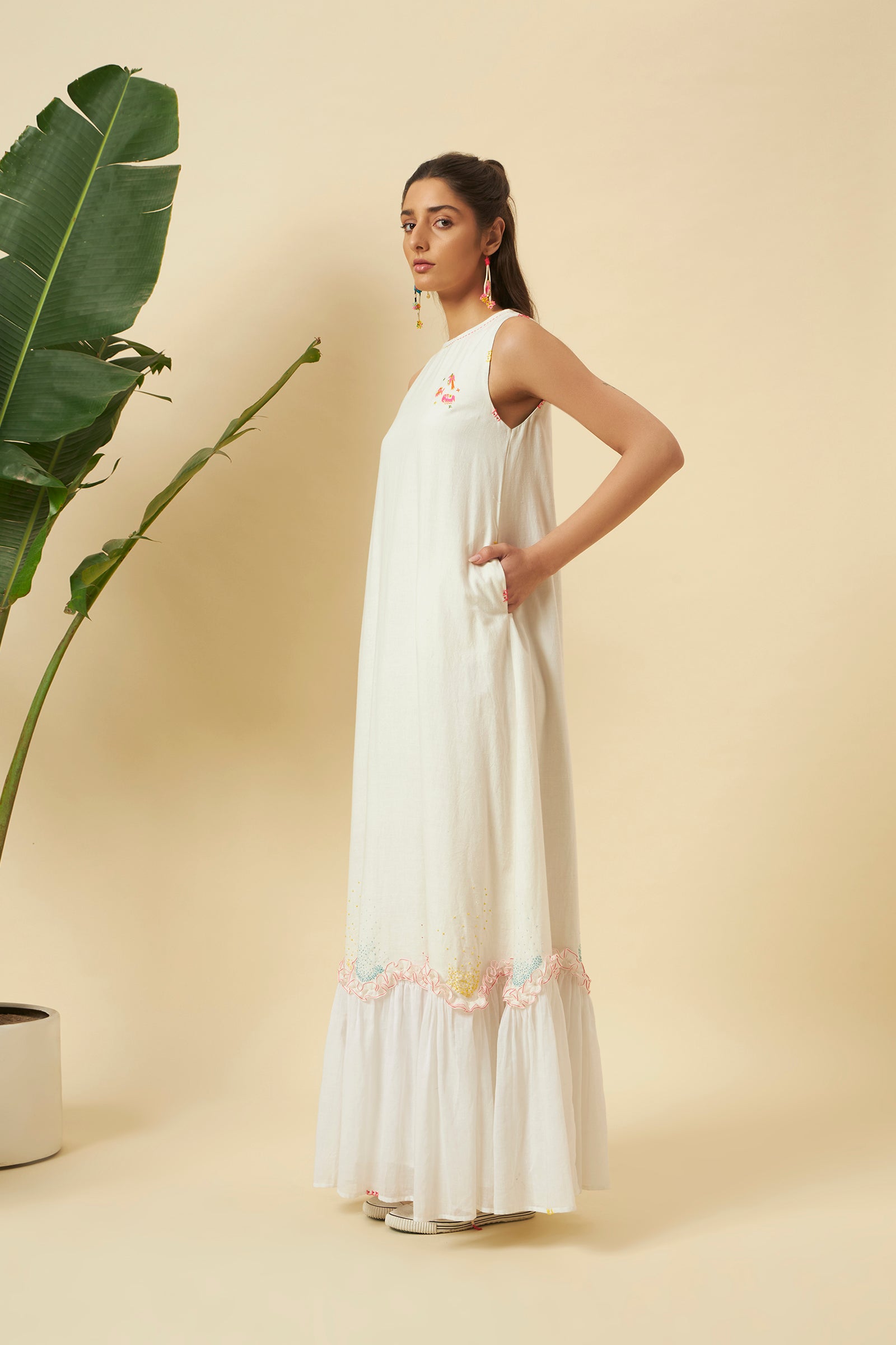 IVORY SLEEVELESS TIER MAXI DRESS