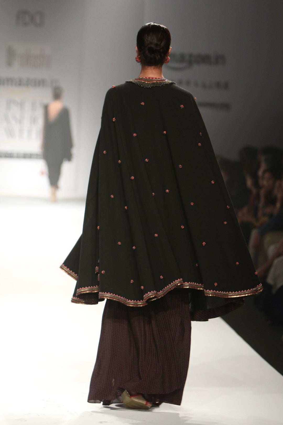 Embroidered long cape with jersey top and sharara