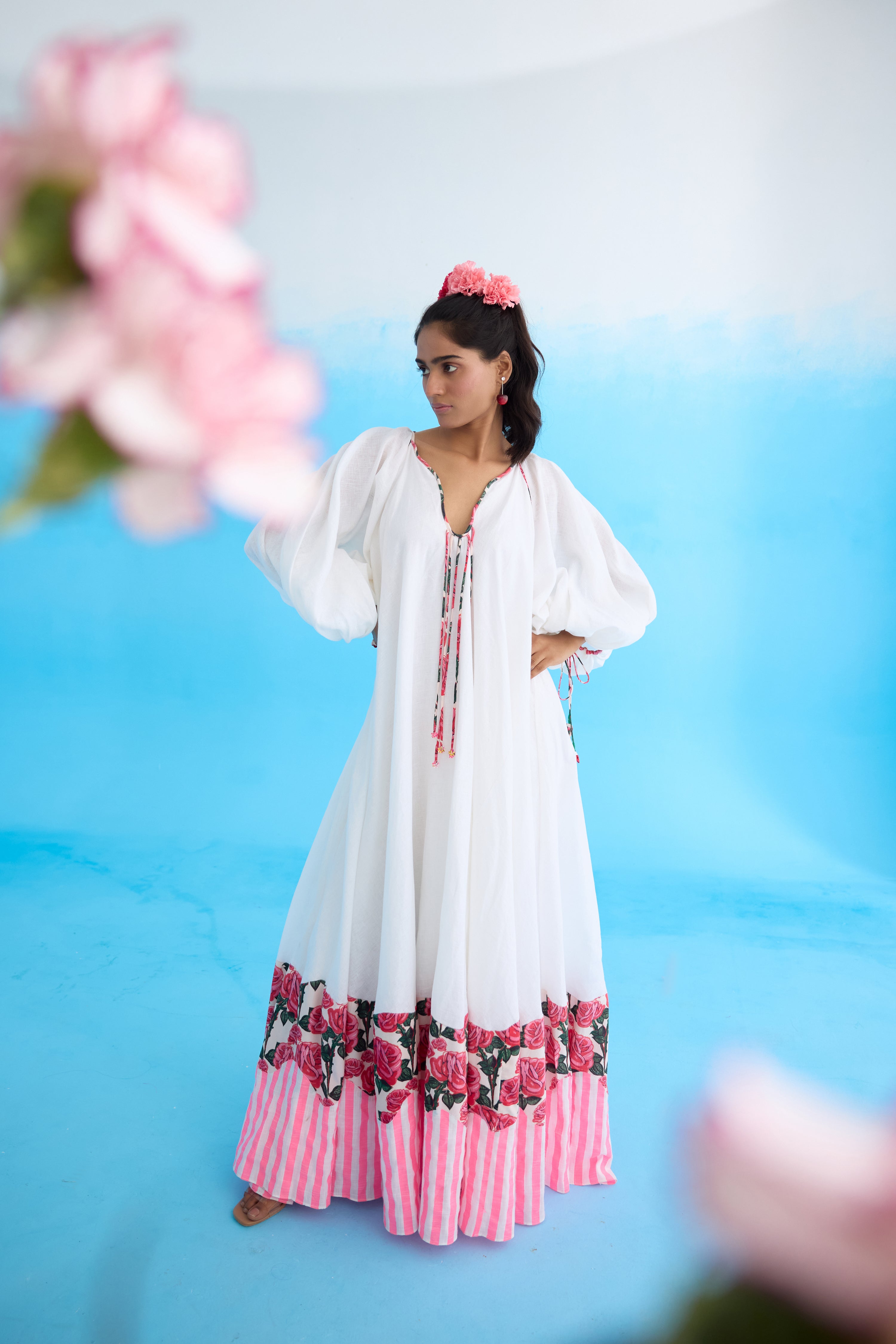 Whitebubble sleeves maxi dress