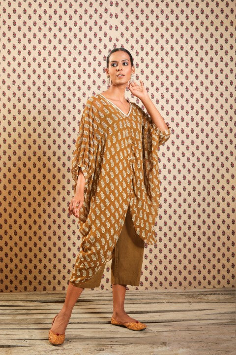TOBACCO BROWN GEORGETTE KAFTAN PAIRED WITH COTTON TOBACCO PANTS.