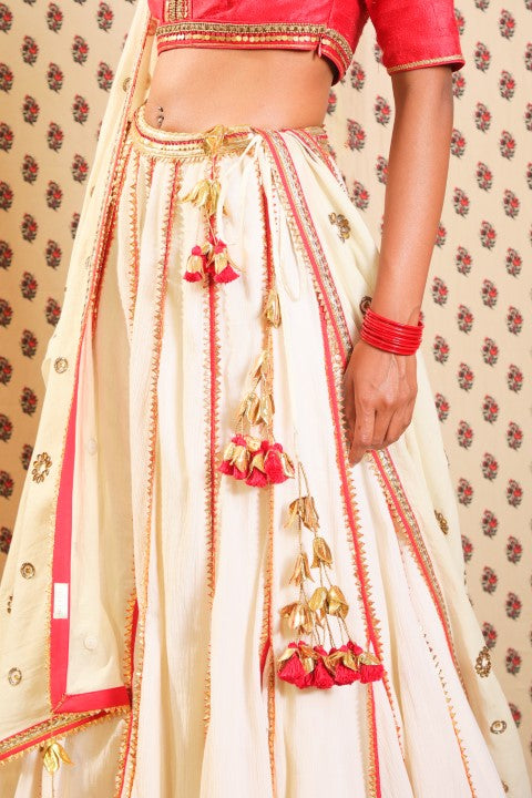 SINDOORI RED RAW SILK BLOUSE PAIRED PAIRED WITH HAND CRUSHED COTTON LEHENGA AND IVORY HANDWOVEN JAMDANI DUPATTA.