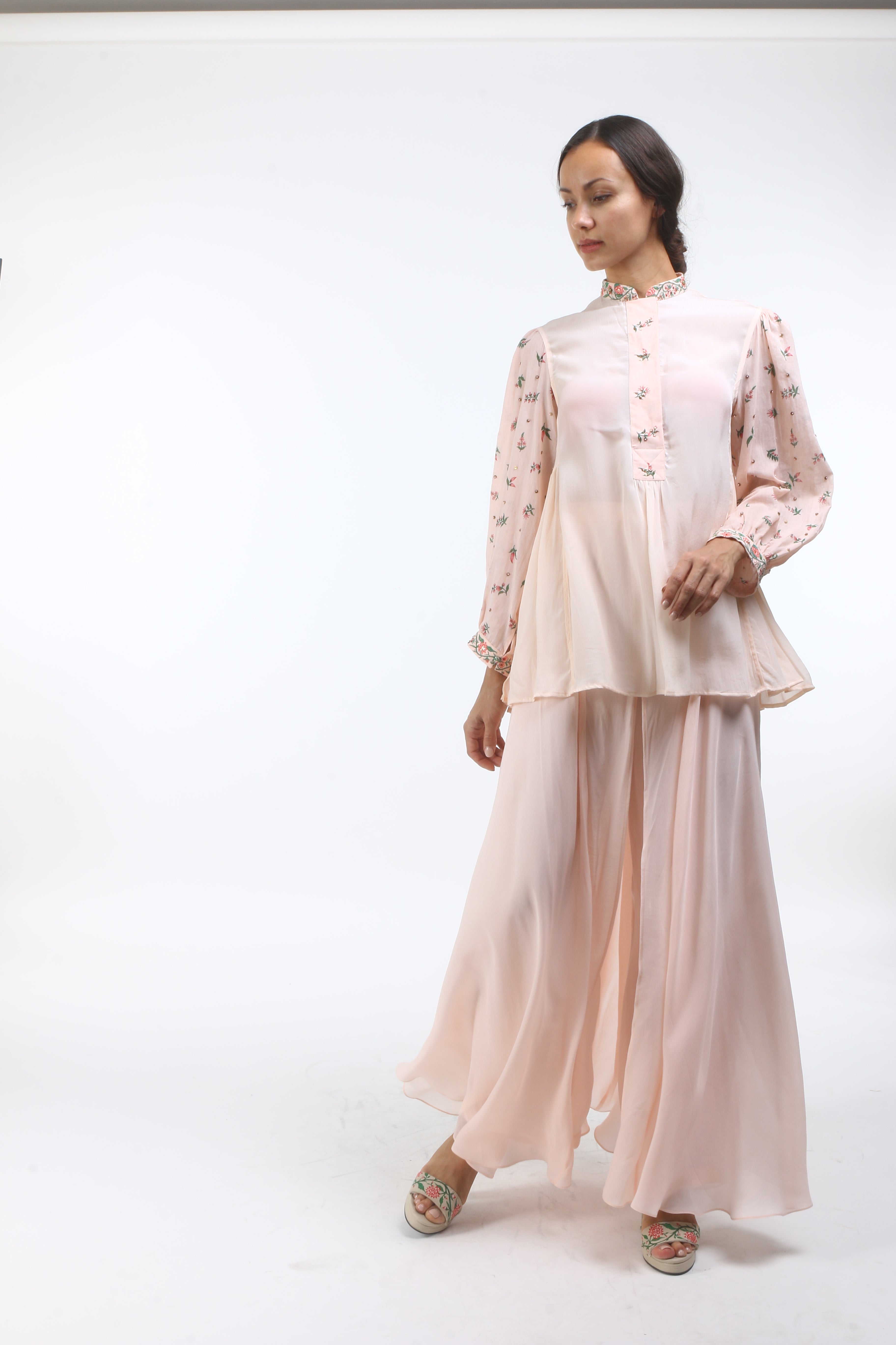 Bloom salmon pink bouquet and Mumtaz bel printed side gathered top in crepe.